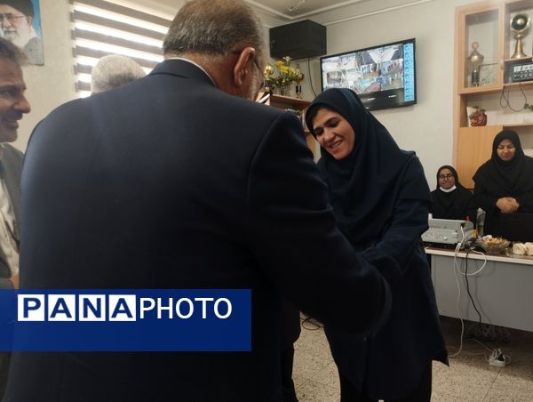  تقدیر از معلمان نمونه دبیرستان هاجر بیرجند