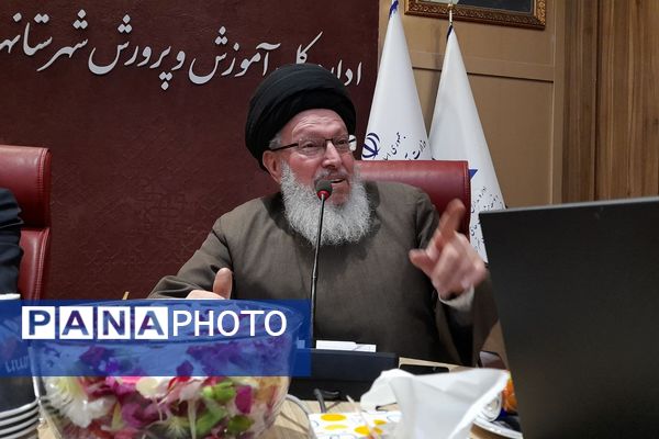 برگزاری مراسم بدرقه کاروان دانش آموزی حج عمره