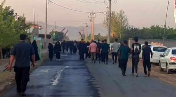 پیاده روی اربعین در مسیر شهر کهریزسنگ تا امامزاده سید محمد قهدریجان