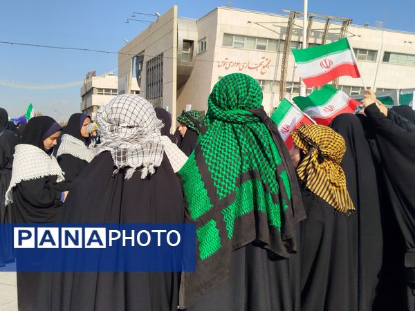 خروش ۱۳ آبان در مشهد؛ دانش‌آموزان، نماد ایستادگی