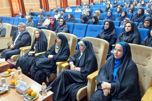 آیین تقدیر از مشاوران و رابطین مشاورین در قرچک