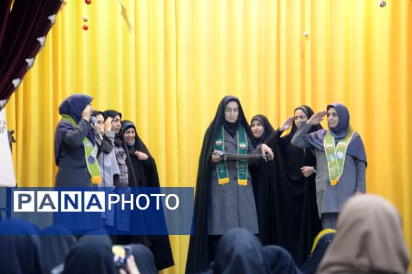 برگزاری کارگاه آموزشی مربیان پیشتاز در محل کانون فضیلت شهرستان نجف آباد 