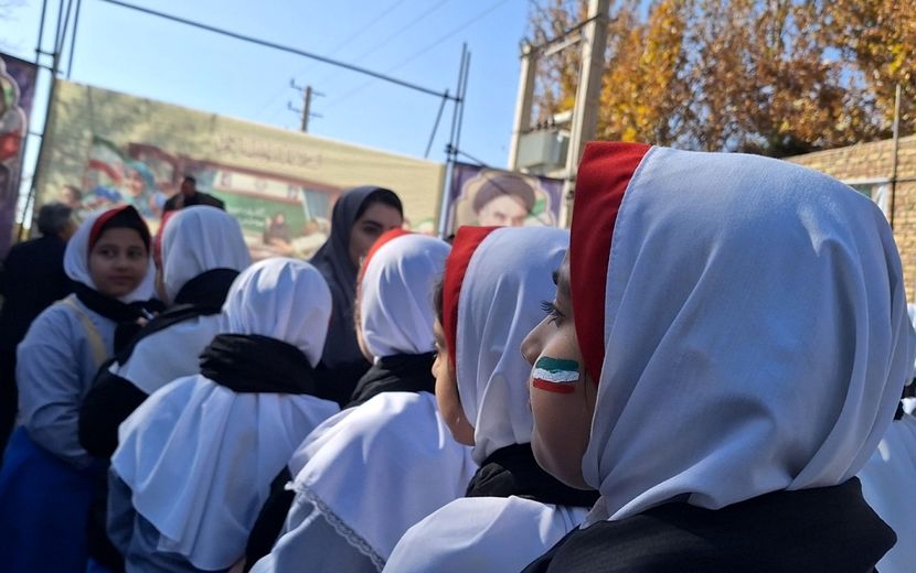 برگزاری راهپیمایی یوم الله ۱۳ آبان با حضور دانش‌آموزان و مسئولین در صفادشت 