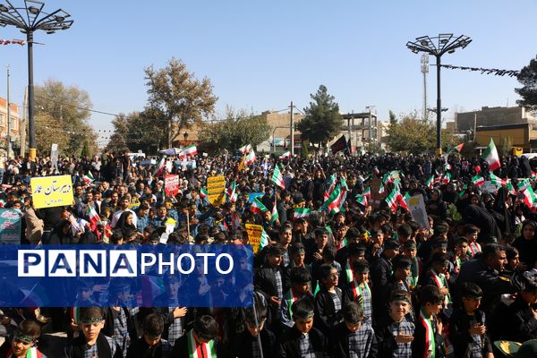 فریاد استکبار ستیزی از ورامین طنین انداز شد