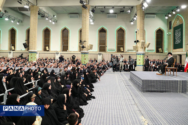 دیدار جمعی از معلمان با رهبر معظم انقلاب