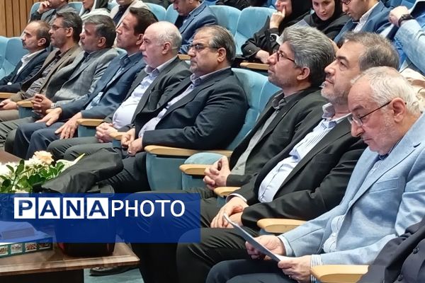 آیین تجلیل از واحدهای نمونه استاندارد و سفیران دانش‌آموزی استاندارد