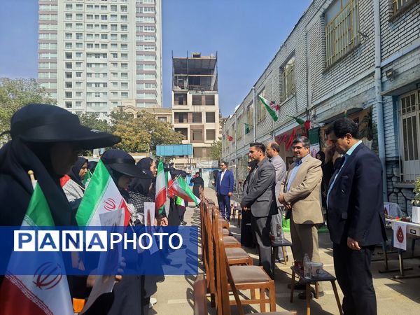 مراسم باشکوه زنگ ایثار و مقاومت در مدرسه شاهد تکتم ناحیه ۳