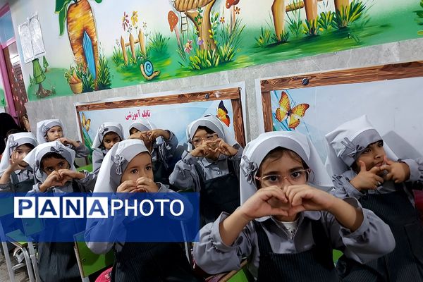 برگزاری جشن غنچه‌ها در کهریزک 