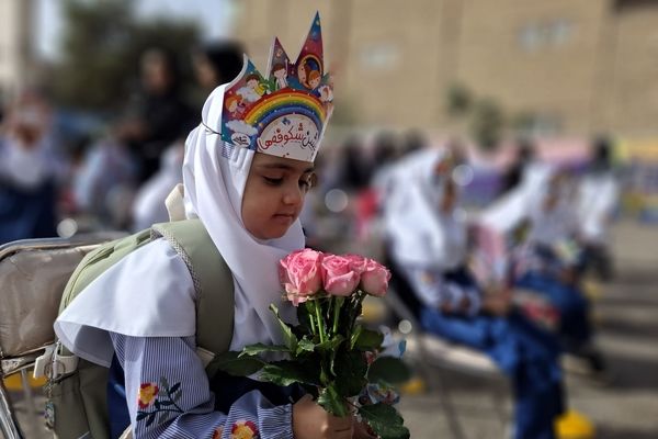 جشن شکوفه ها در دبستان مصلی نژاد