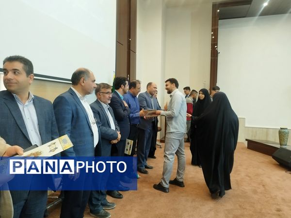 تجلیل از اصحاب رسانه توسط فرماندار و شهرداری‌های برخوار در سالن فرمانداری برخوار 