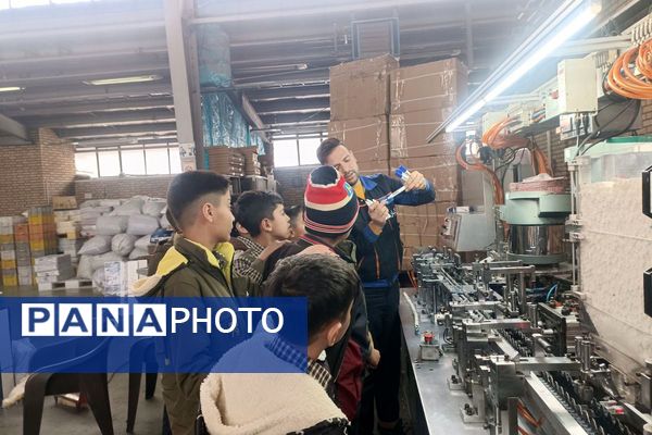 علم در صحنه عمل؛ گردش علمی دانش‌آموزان باقرالعلوم در کارخانه کیان صفا