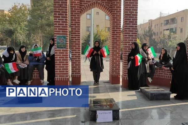 حضور دانش‌آموزان هنرستان حدیث کساء در مقبره الشهدای خاورشهر