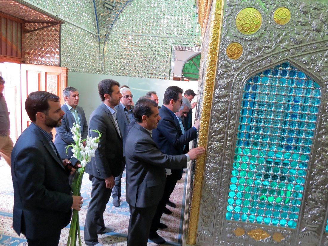 گلباران مزار شهدای دانش‌آموز و معلم در بجنورد