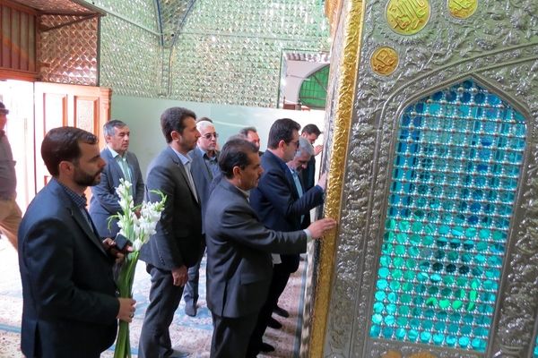 گلباران مزار شهدای دانش‌آموز و معلم در بجنورد