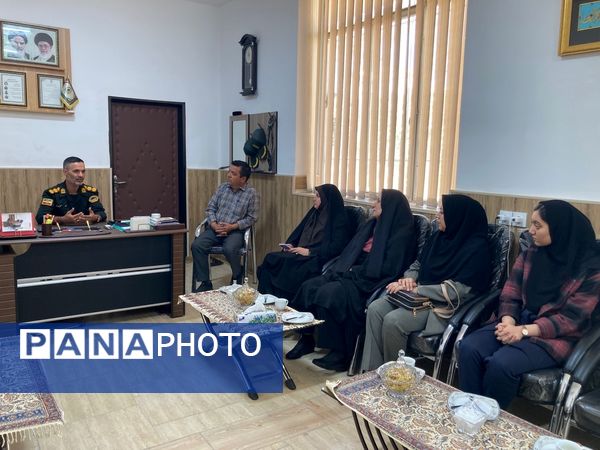 بازدید دانش‌آموزان دبیرستان سمیه از کلانتری ۱۱ بجنورد به مناسبت هفته نیروی انتظامی 