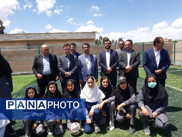 افتتاح زمین چمن مصنوعی در دبستان شهید اسفندیاری شهرستان هلیلان 