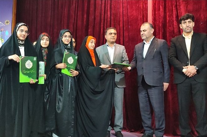 تجلیل از برگزیدگان استانی مسابقات قرآن، عترت و نماز در قائمشهر