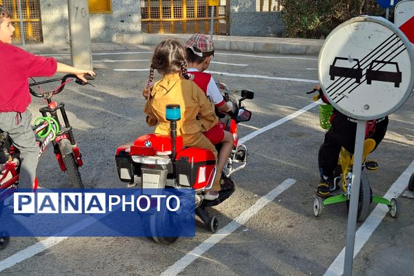 مسابقه دوچرخه‌سواری همیاران ترافیک در فرهنگسرای امام‌علی(ع) شهرک وایین شهریار