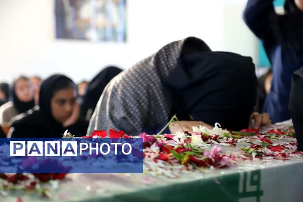 میزبانی هنرجویان هنرستان دکتر حسابی شهر محلات از پیکر شهید گمنام دفاع مقدس 