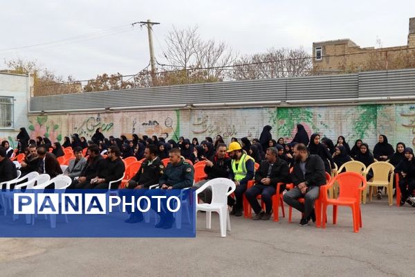 مانور زلزله به طور هم زمان در مدارس فلاورجان و مدرسه مرضیه شهر ابریشم 