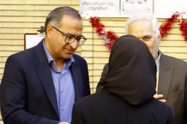تجلیل از معلولان ذهنی و مربیان دلسوز در مرکز "دختران نیلوفر" فیروزکوه