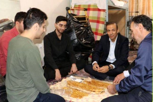 رئیس دانشگاهی که با معلمان آینده هم‌سفره شد