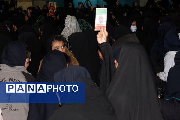 حضور پررنگ دانش‌آموزان دختر در آیین فاطمیون کرمان