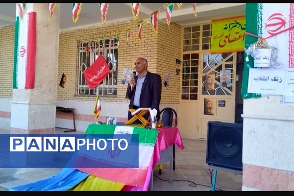 نواخته شدن زنگ انقلاب در هنرستان پروین اعتصامی چاروسا