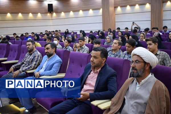 جشن تکلیف 86 دانش‌آموز دبیرستان علوی بهاباد