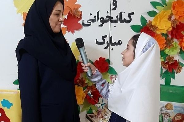 نمایشگاه کتاب در دبستان آوا انگیزه مطالعه دانش‌آموزان را افزایش داد