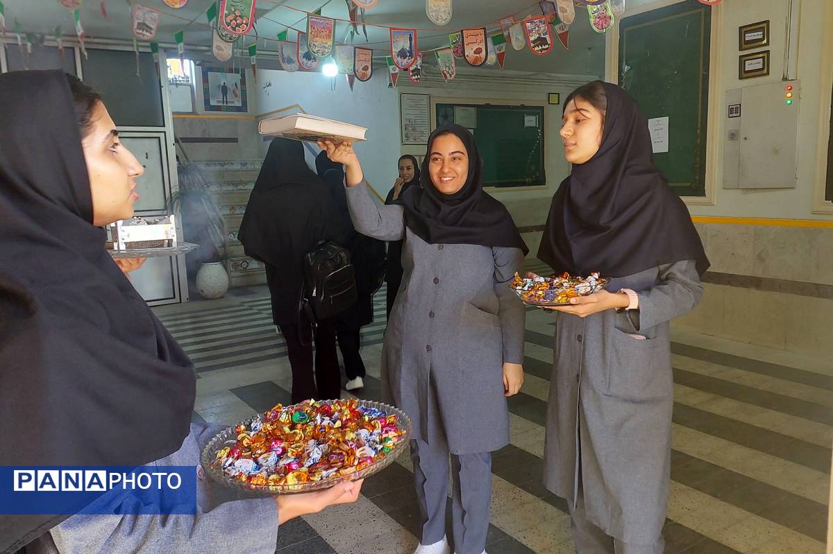 جشن آغاز سال تحصیلی جدید در دبیرستان شهید محمدتقی دستغیب