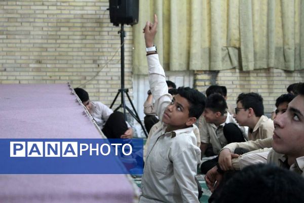 برگزاری کارگاه آموزشی راهنمای و رانندگی در مدرسه شاهد بندرعباس