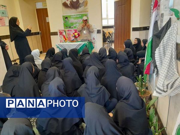 روایت هشت سال دفاع مقدس توسط راوی انقلاب در مدرسه مادرمهربان نقاب