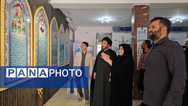 آیین گرامیداشت روز دانش‌آموز با حضور مسئولان منطقه ۱۳ در دبیرستان طلیعه شاهد