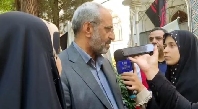 هنرمندان‌ باید استاد فرشچیان را به‌عنوان الگویی در هنر، علم و اخلاق بشناسند