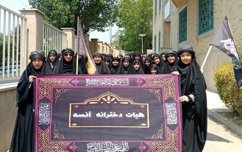 ۱۲۰۰‌ دانش‌آموز در حرکتی نمادین، پیاده‌روی اربعین را بازسازی کردند