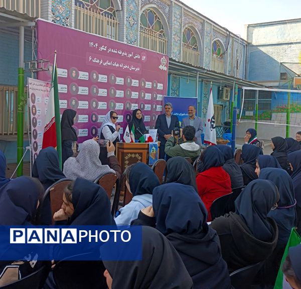 برگزاری بیست‌وهشتمین دوره شورای دانش‌آموزی دبیرستان نمونه دولتی معلم شهرستان ساوجبلاغ