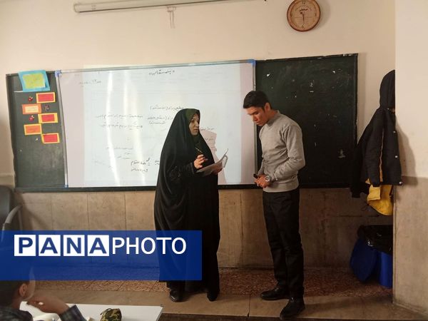 بازدید مسئولان وزارتی آموزش و پرورش شهرستان‌های تهران از مدرسه شهید رجایی شهر قدس 