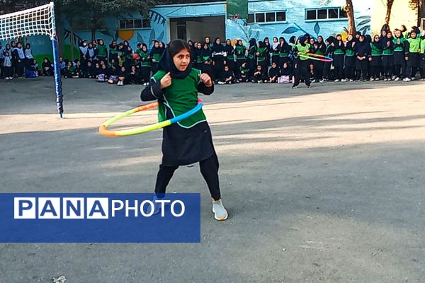برگزاری المپیاد ورزشی به مناسبت هفته تربیت بدنی در دبیرستان پروین اعتصامی اسلامشهر