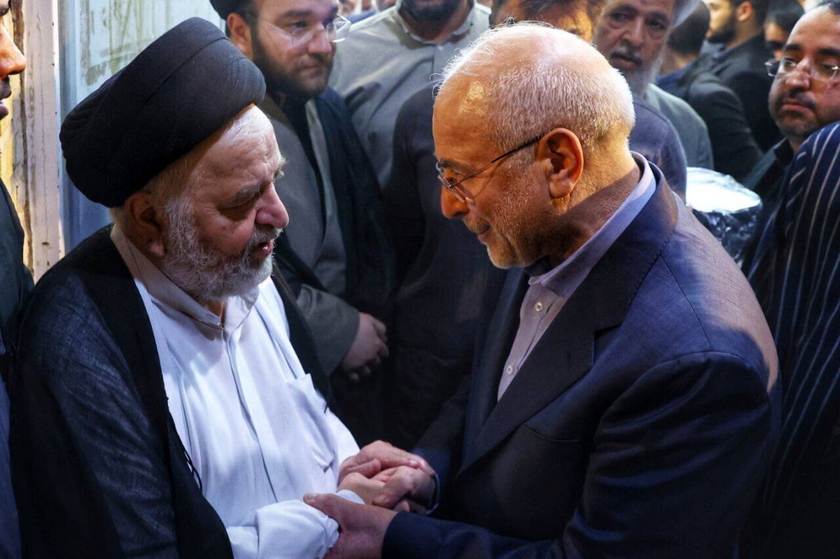 حضور رئیس مجلس در مراسم ختم همسر آیت الله سیستانی در قم