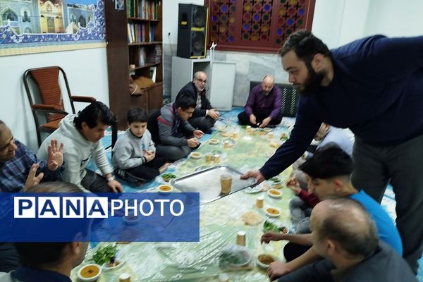 مراسم افطاری فرماندهان بسیج دانش‌آموزی و فرهنگیان در آموزش و پرورش ناحیه دو شهرری 