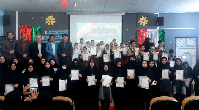 آیین تجلیل از فرهنگیان و دانش‌آموزان برتر در شهرستان معمولان