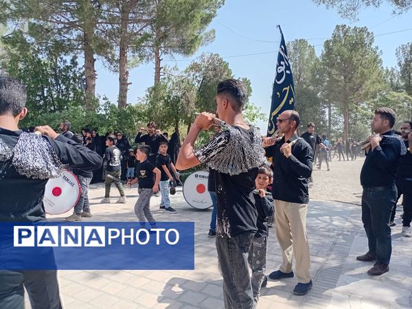 عزاداری هیئت زنجیر زنی روستای نقاب در روز اربعین