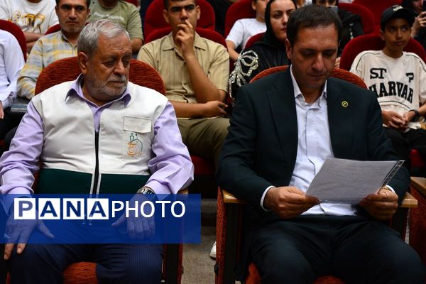 تجلیل از پسران ممتاز دبیرستان امام رضا در بهارستان‌دو