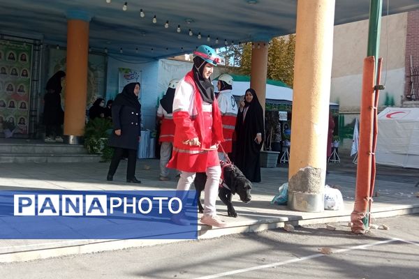 نواخته شدن بیست و ششمین زنگ نمادین استانی مانور زلزله در مدرسه شاهد ظهور آموزش و پرورش ناحیه یک