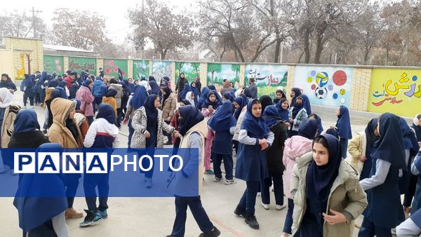 نمایشگاه دست‌ساخته‌های ورزشی و چالش عکس و لباس دوران کودکی و دلنوشته در مدرسه دخترانه ضحی ۲ شیروان