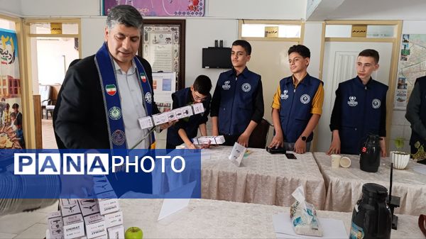 تجلیل از دانش آموز خبرنگاران پسر فعال در مانور خبرگزاری پانا در سازمان دانش آموزی استان خراسان رضوی
