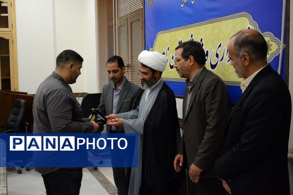 تجلیل از دانش‌آموز خبرنگاران پانا شهرستان نایین 