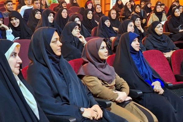 معلمان نقش مؤثری در تحکیم بنیان خانواده و ارتقای فرهنگ جامعه دارند