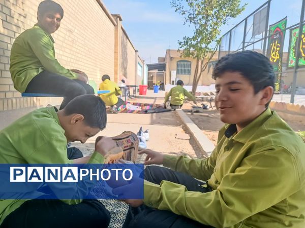 ناهار وحدت با طعم  شادی و لذت در مدرسه شاهد حاج مصلحیان